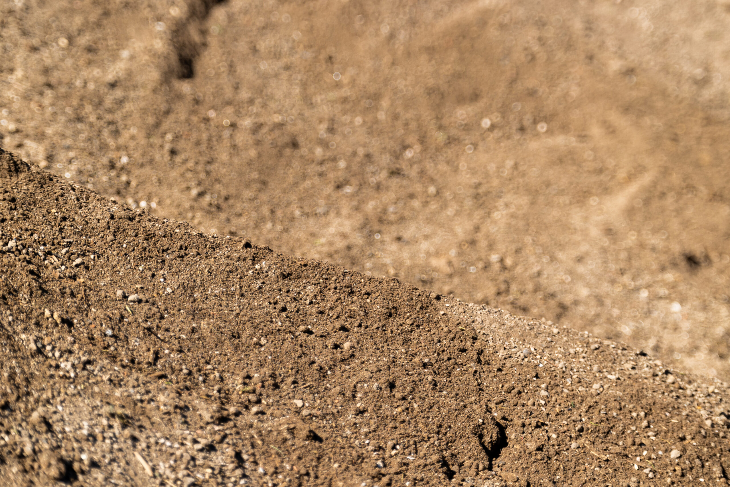 BS3882 Certified Recycled Topsoil - Image 2